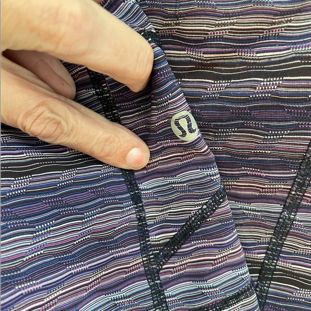 Lululemon Inspire Crop II Space Dye Twist Iris Flower Pink‎ Shell Purple Size 2 - Picture 5 of 7